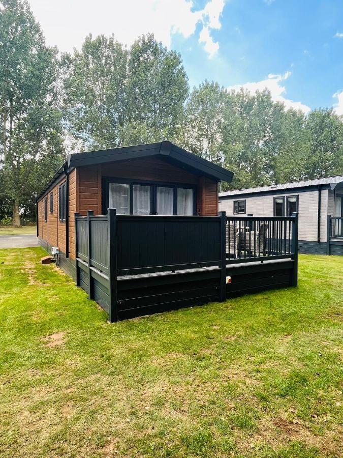 Fir Tree Lodge With Hot Tub York Exterior foto