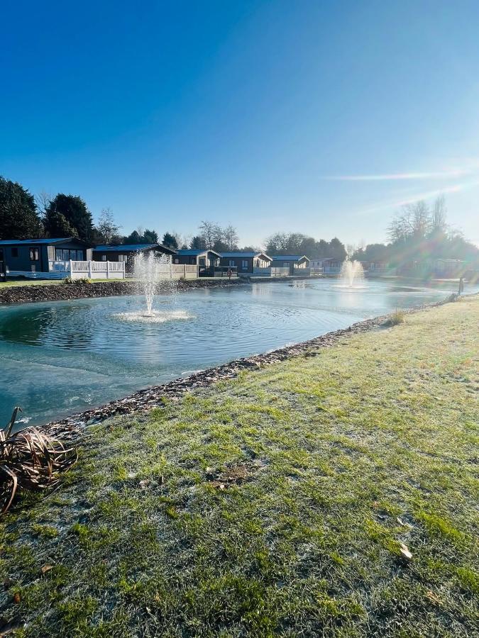 Fir Tree Lodge With Hot Tub York Exterior foto